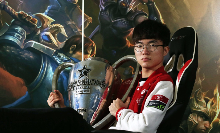 CLG翻盘TSM，Uzi线上压制力十足激烈交锋入围赛，技惊四座