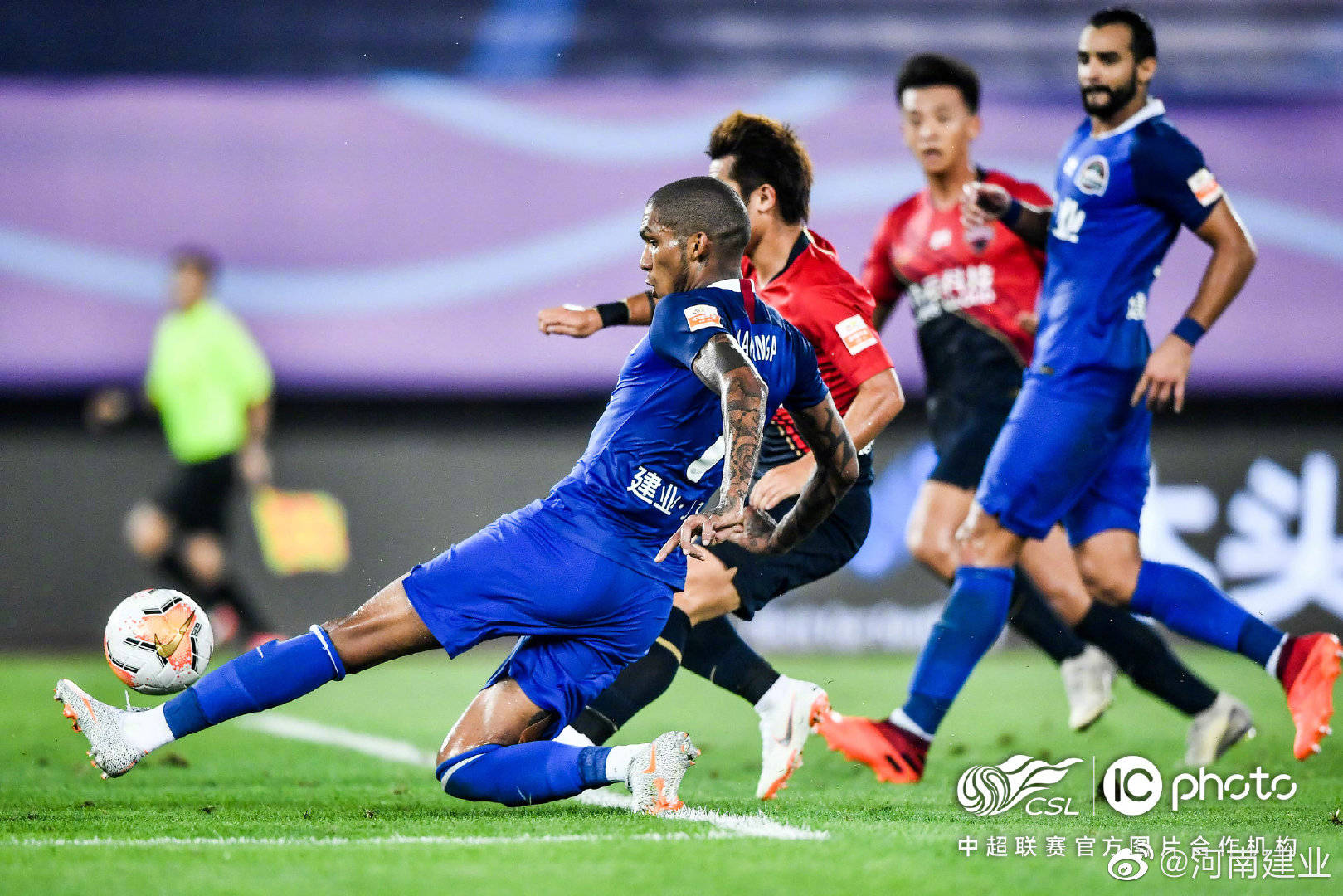 建业外援状态火爆，或将成为决定胜负的关键，掌声雷动的简单介绍