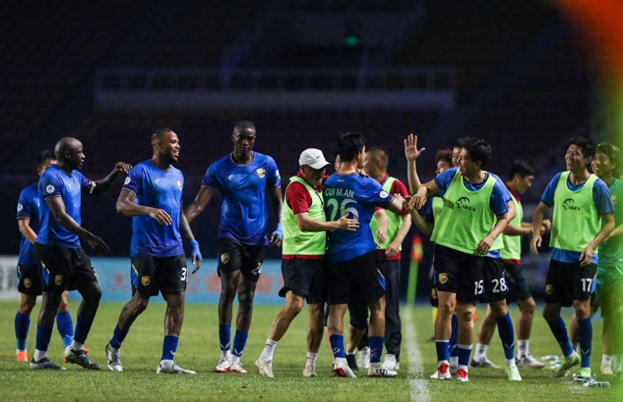 开云体育APP下载-大连一方迎来胜利，球迷欢呼雀跃，势不可挡