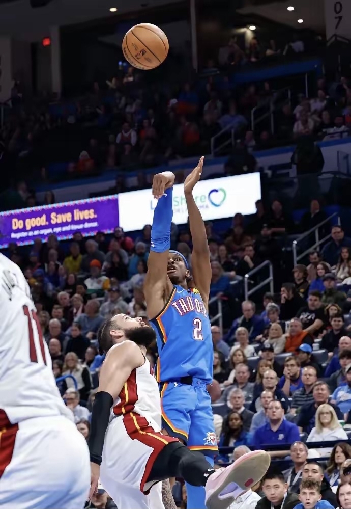 球星爆发！NBA赛场再现神级操作的简单介绍