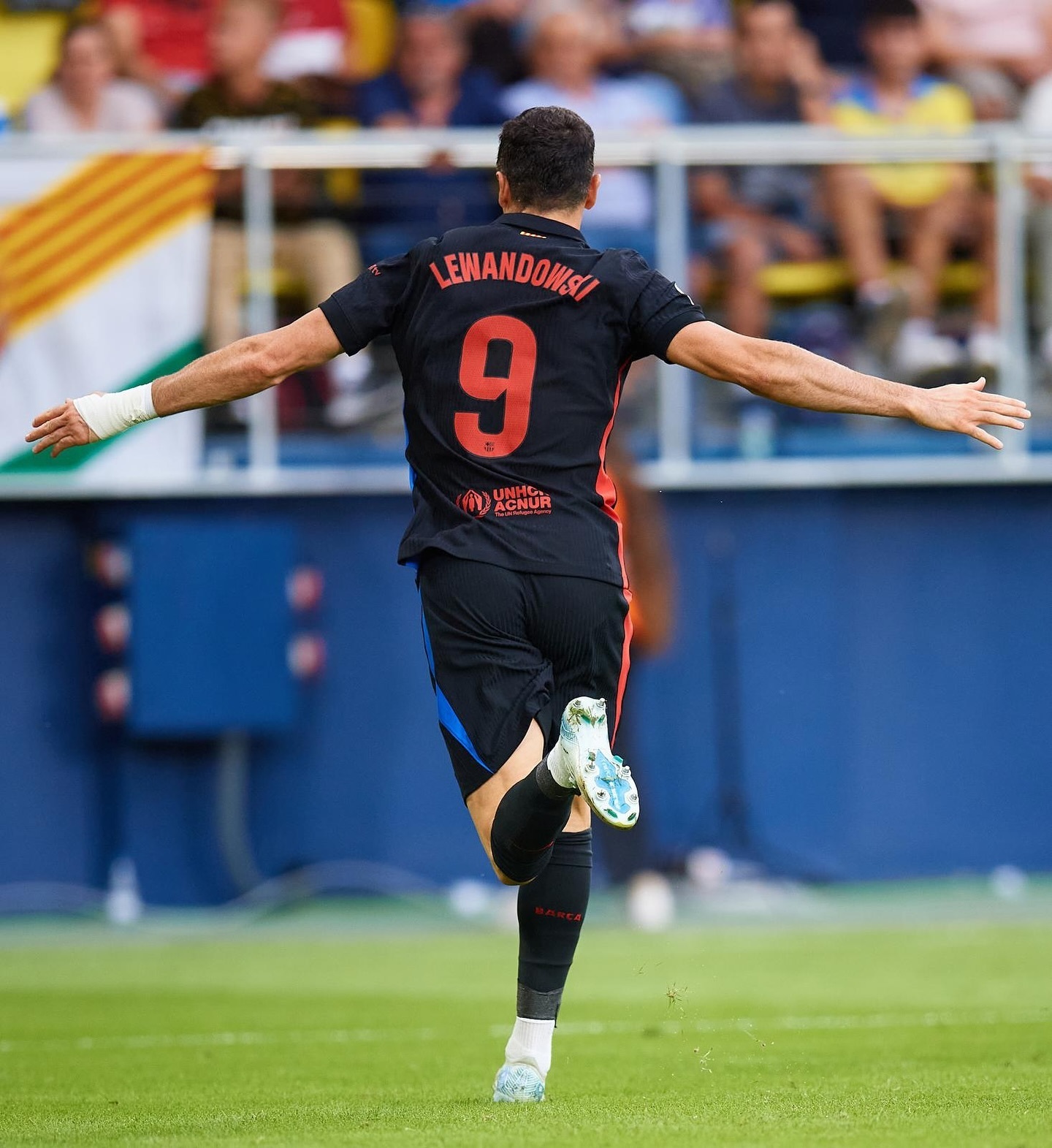 希腊险胜曼城，莱万关键制胜的简单介绍