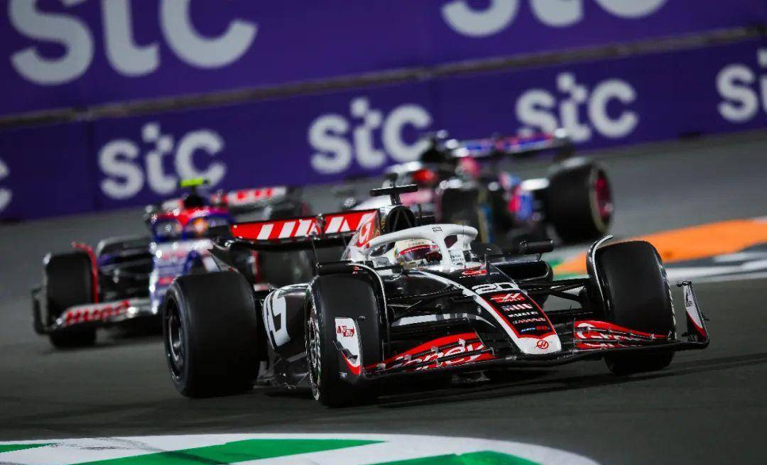 哈斯车队逆转索伯车队,汉密尔顿点燃赛场 哈斯车队逆转索伯车队,汉密尔顿点燃赛场