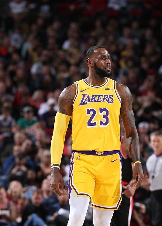 天津队力克新疆队，詹姆斯刷新纪录