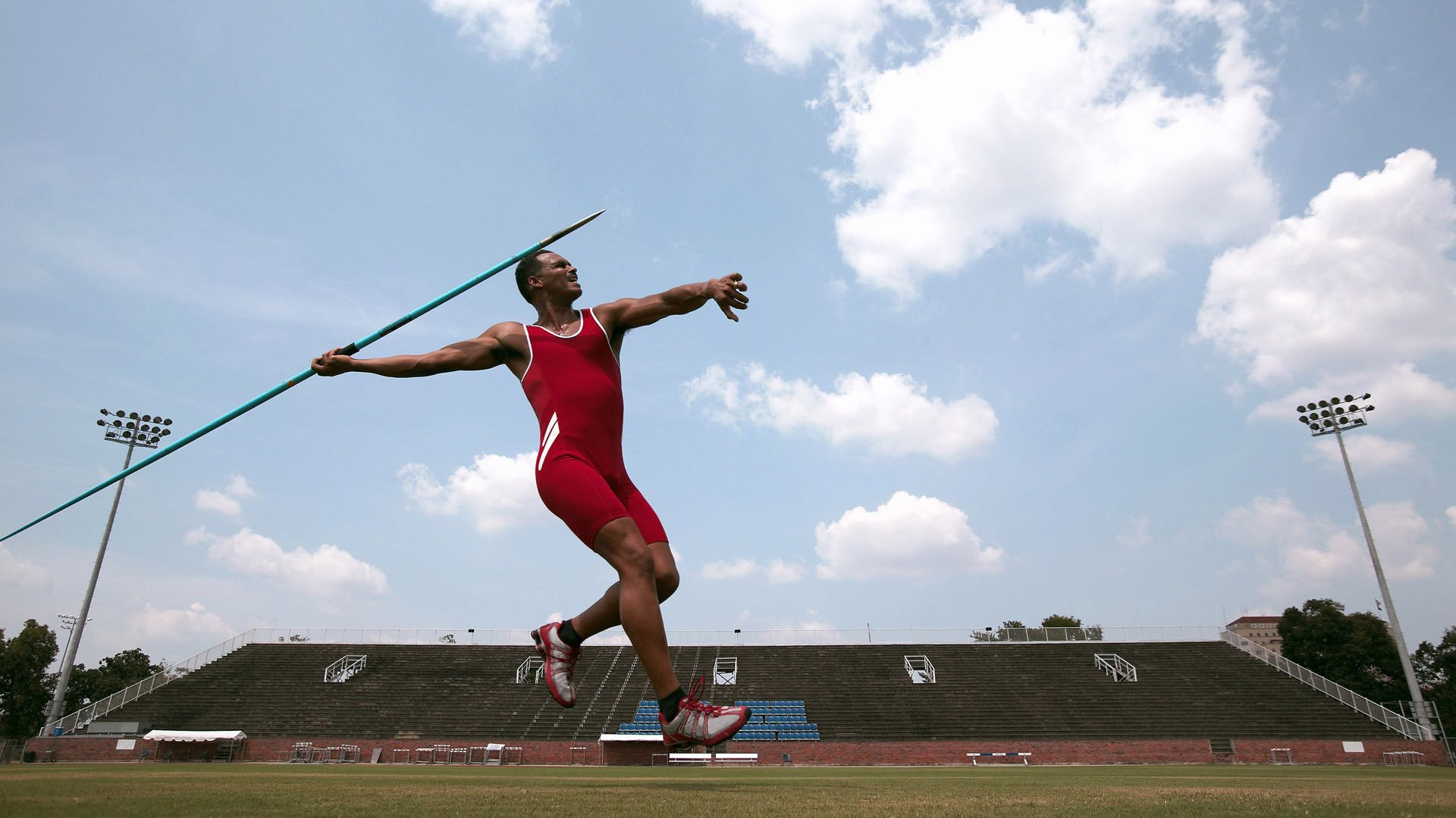 美加墨世界杯之夜，38岁的詹姆斯用一记重扣，让质疑者闭上了嘴